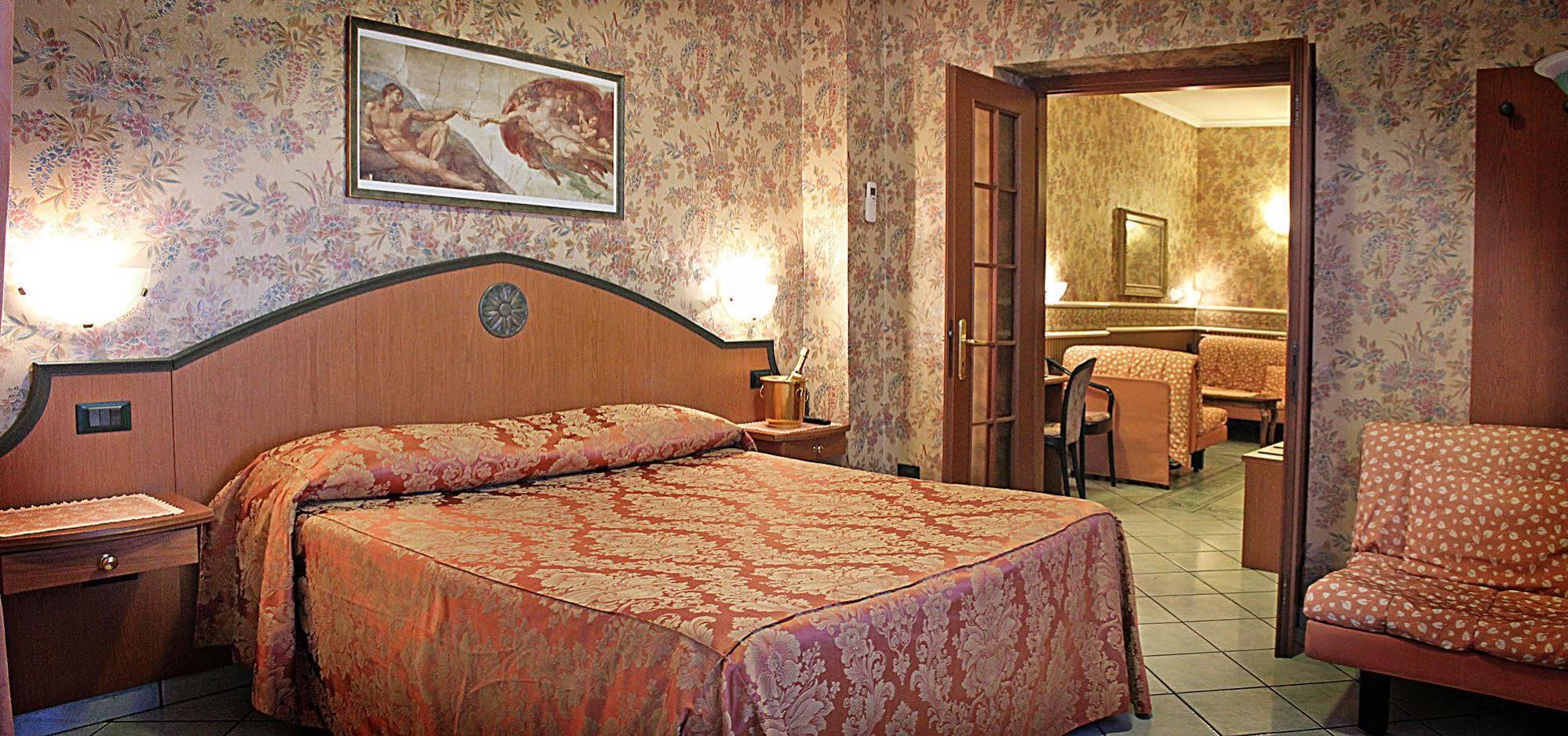 Hotel Nespolo D'Oro Lariano Bagian luar foto